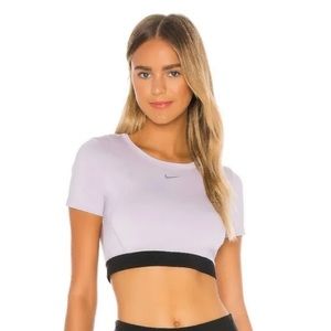 Nike Aeroadapt crop top